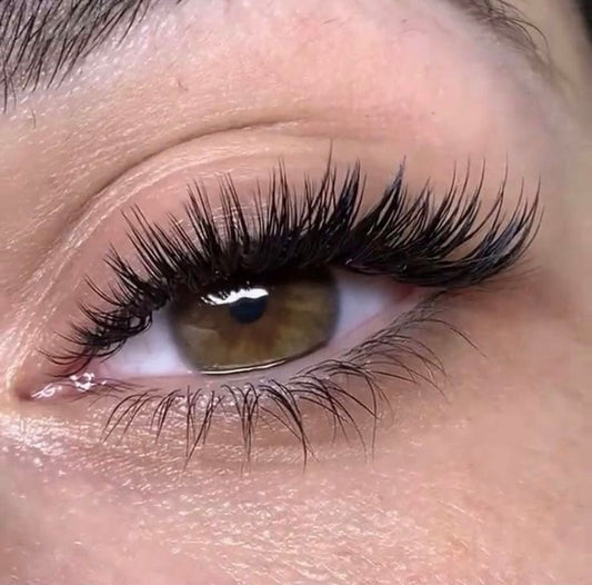 Hybrid Lash Extensions - Combination of Classic and Volume Lashes